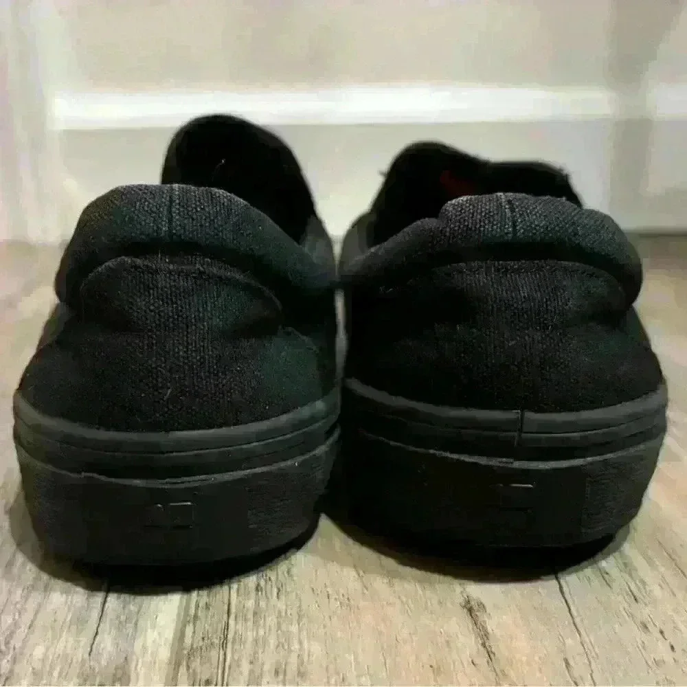 Shoes for Crews Men’s , Size 6 Or Women’s Size 7.5 Black